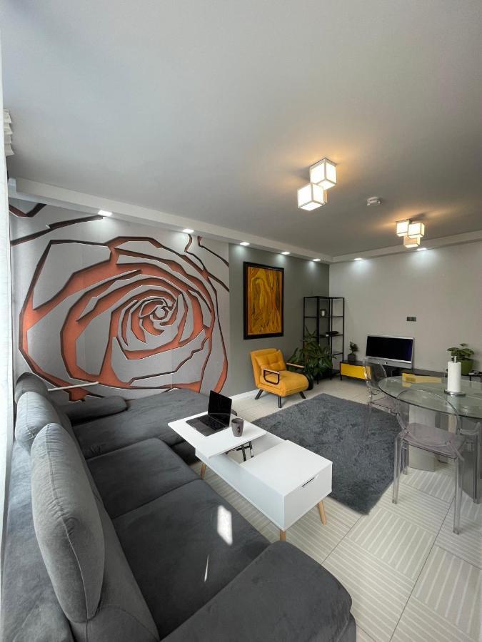 Bright: Flat With Balcony - Kitchen - Free Parking * Berlim